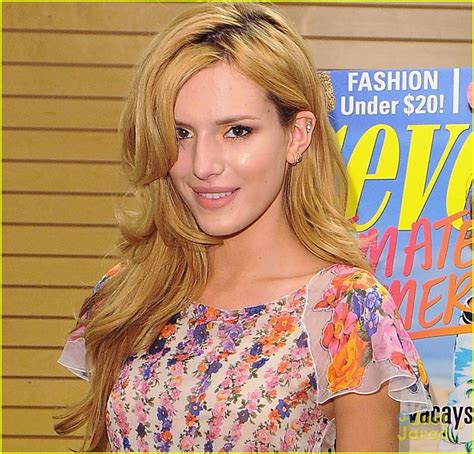 Full Sized Photo Of Bella Thorne Seventeen Signing Before Blended Premiere 03 Bella Thorne