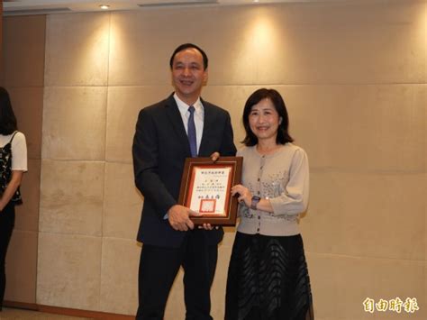 We are differen chinese singer: 林奕華遞補立委 獲聘新北市府顧問 - 政治 - 自由時報電子報