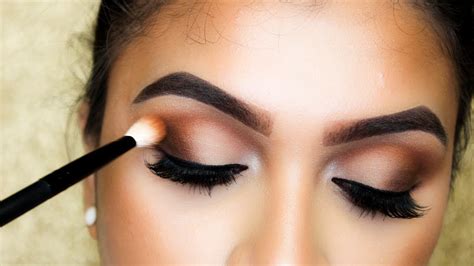 Another great tip for applying eyeshadow on hooded eyes is to keep all the dark and deeper shadows away from your eyelids because this will create a smaller lid space. Eye Shadow Application | Topmakeuphacks.com