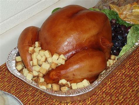 Take a look at eleven of the craziest turkey cakes from cake wrecks. Roasted Turkey Cake (With images) | Turkey cake, Roasted ...
