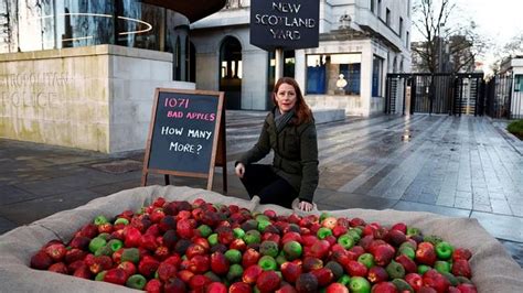 One Thousand Bad Apples Placed Outside London Police Hq In Demonstration Euronews