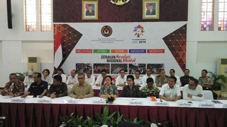 Hak cuti tahunan karyawan kontrak dan karyawan tetap yang wajib diberikan perusahaan pada dasarnya sama, karena. Cuti Bersama Lebaran Pekerja Swasta Bagian Cuti Tahunan ...