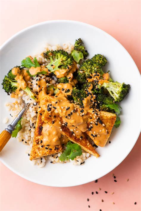 Baked tofu, with its crispy exterior and pillowy insides, is a salad topping made to please vegetarians and omnivores alike. Broccoli Brown Sauce With Tofu Calories / Tofu and Broccoli Stir Fry | Omnivore's Cookbook - Don ...