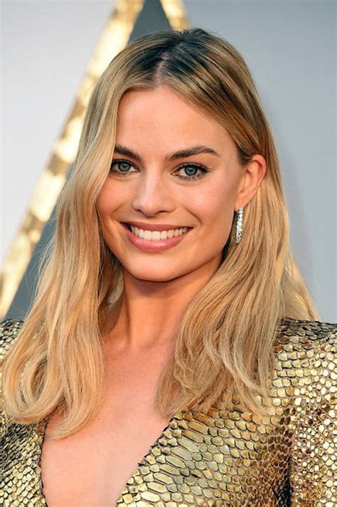 Oscars 2016 The Best Beauty Looks From The Red Carpet Margot Robbie