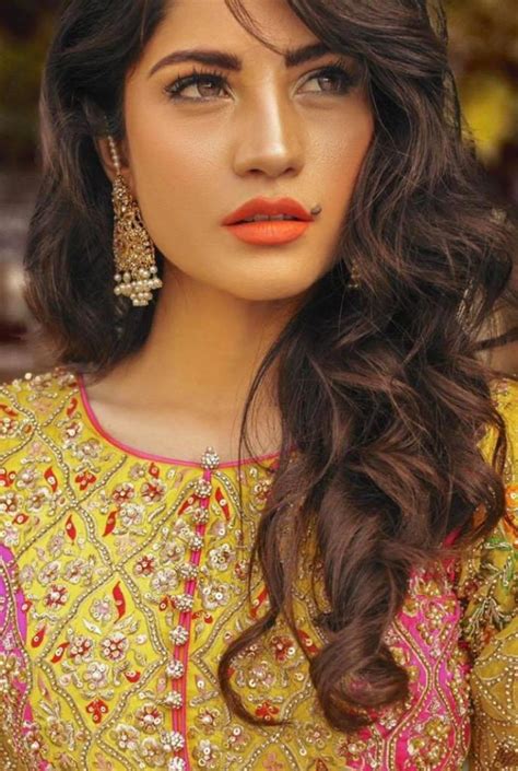 Neelam Muneer 10 Interesting Facts About Her Dikhawa Fashion 2021