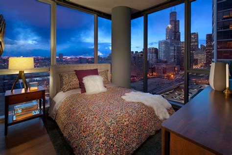 Apartments at 1000 South Clark in the South Loop offer beautiful city