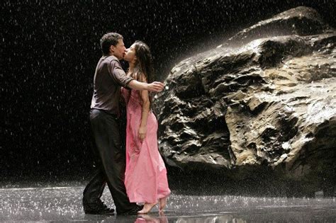 May 27, 2021 · nach monatelanger coronabedingter zwangspause startet das tanztheater wuppertal pina bausch in der neuen spielzeit 2021/22 wieder durch. Danse contemporaine, Pina bausch, Photos de danse