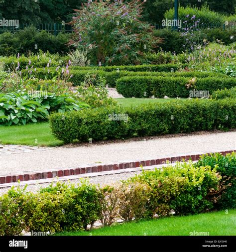English Garden Hedge Hi Res Stock Photography And Images Alamy