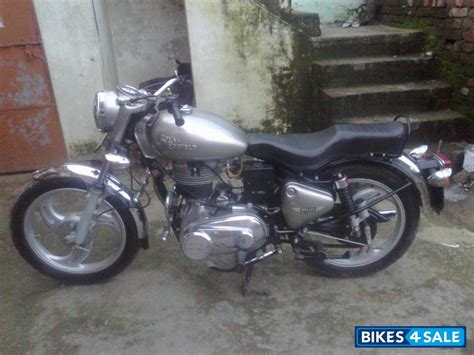 Is capable of consistent high speeds. Metallic Silver Royal Enfield Bullet Standard 350 Picture ...
