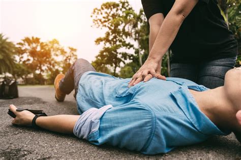 Risks Of Performing Cpr What You Need To Know Unifirst First Aid