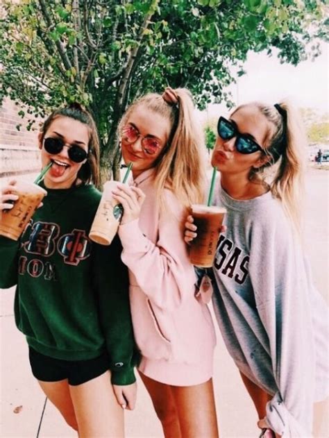 Cute Vsco Girls Besties Best Friends Aesthetic Fall Inspo Wear Fashion Starbucks Cool Photos