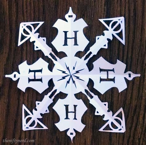 Make Your Own Harry Potter Snowflake -DIY Print & Cut Template!