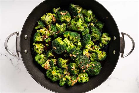 Vegan Broccoli With Garlic Sauce Recipe