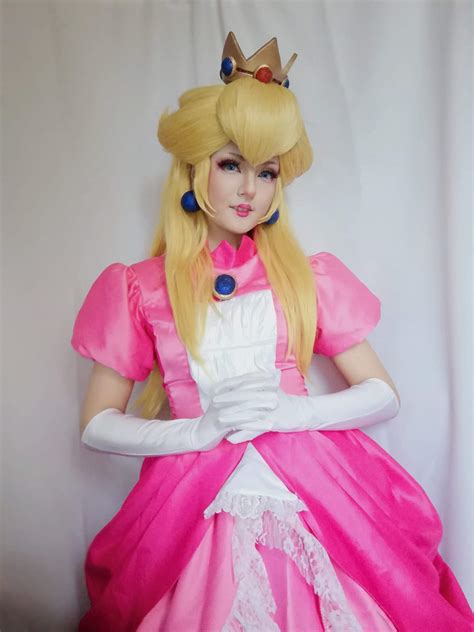 Princess Peach Cosplay 🍑🍑 Mario Amino