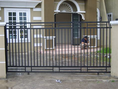 Anda dapat mengkonsultasikan segala masalah soal pemasangan pagar balkon pada kami. BENGKEL LAS PERMATA ABADI MEDAN: GAMBAR PINTU BESI DAN ...