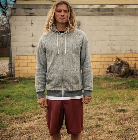 How has surfer style evolved? Gift Guide for the Guys #giftideas #surfergifts #surfer ...