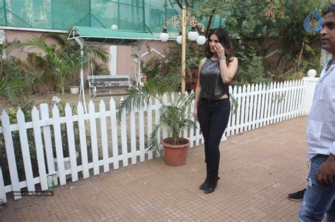 Sunny Leone At Dangerous Husn Sets Photo 7 Of 22