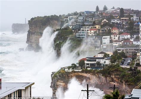 Astonishing Picture Show Sydney Storms And Monster Waves Hitting