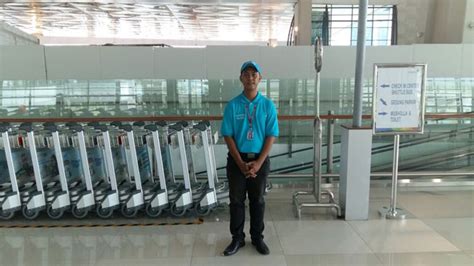 1 lowongan pekerjaan yang tersedia dari bandara soekarno hatta untuk menawarkan lowongan yang anda sedang mencari. Lowongan Porter Bandara Soekarno Hatta : Terdapat sejumlah ...