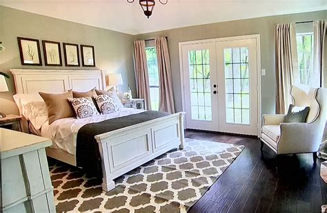 When planning out your master room or master suite, there are a few things to take into account. Pin by Katie Morehead on Master Bedroom | Fixer upper ...
