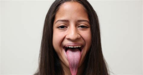 Woman With Huge 45 Inch Tongue Which Could Be The Worlds Longest
