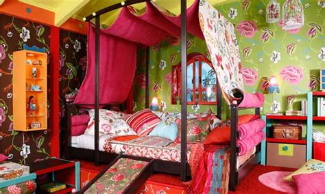 Make a romantic diy bed canopy to create a whole new feel in your bedroom! The Tribal Way: Tribal and Gypsy Inspired Decor