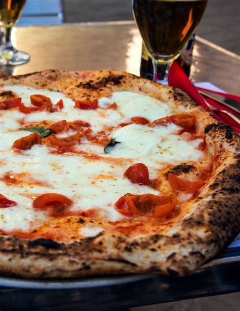 Eat the carciofi alla giudia, bucatini all'amatriciana, saltimboca alla romana when in rome. Where to Find the Best Pizza in Italy | Italy food ...