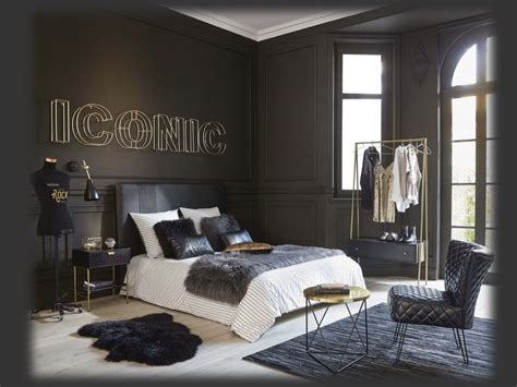 Black bedroom sets at affordable price with free nationwide delivery. Luxury Black and Gold Bedroom Ideas | Luxurious bedrooms ...