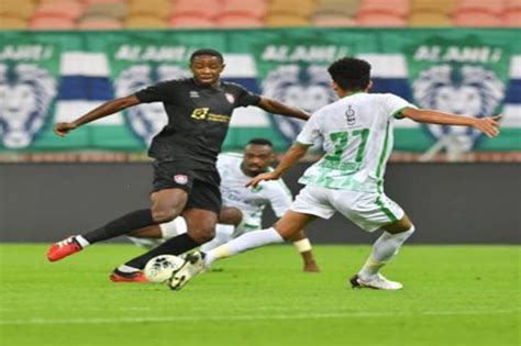 ويقدم كورة 365 لمتابعيه مشاهدة مباراة الاهلي والدحيل بث مباشر اليوم، وذلك مع إنطلاق صافرة البداية المقرر لها في تمام الساعة 7:30 مساءً بتوقيت القاهرة، أي الثامنة والنصف. الأهلي يحسم صراع المركز الثالث بثنائية في الرائد | صحيفة ...