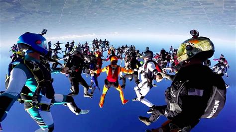 Chicago Skydiving Team Sets New World Record With A 164 Person Vertical