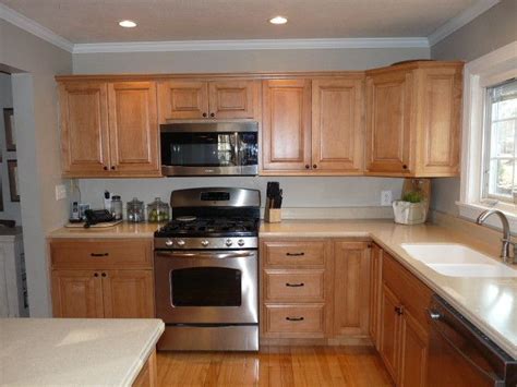 4.5 benjamin moore white dove. wall color | Maple kitchen cabinets, Kitchen decor items ...