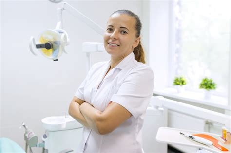 Premium Photo Portrait Of Female Dentist With Crossed Arms