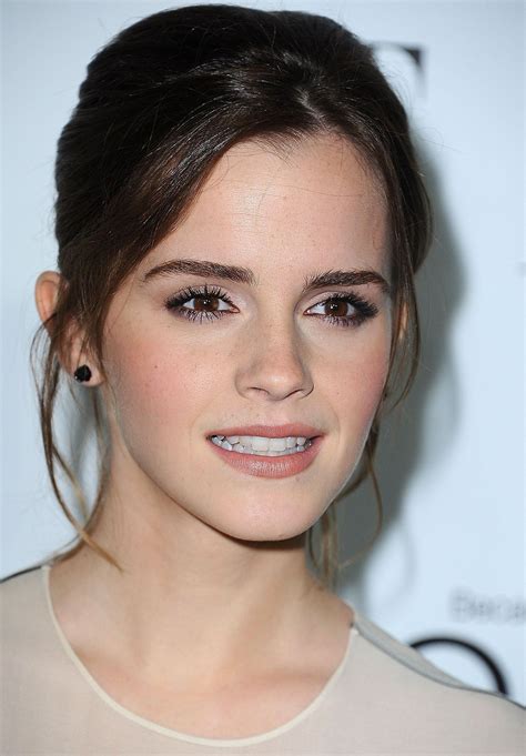 Emma Watson That Lipstick Shade What Is It The Perfect Nude Lip For A Pale Girl Like Myself