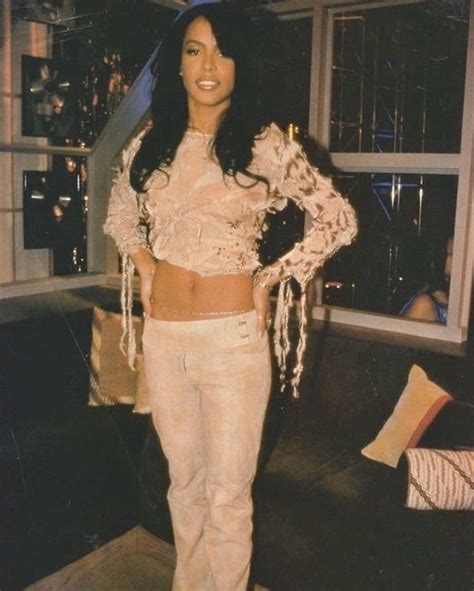 Pin By Jewel On Early 2000s Aaliyah Style Aaliyah Aaliyah Pictures