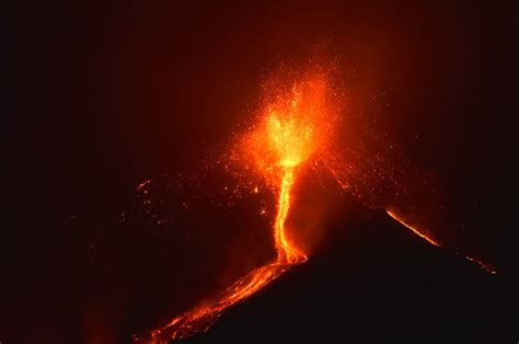 Papua New Guinea Volcano Hundreds Evacuated From Kadovar Following Massive Eruption Daily Star