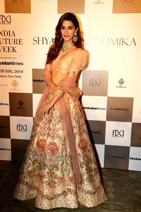Panipats Kriti Sanon Turns Smokin Hot In Her Royal Anarkali Fashion Looks See Photos