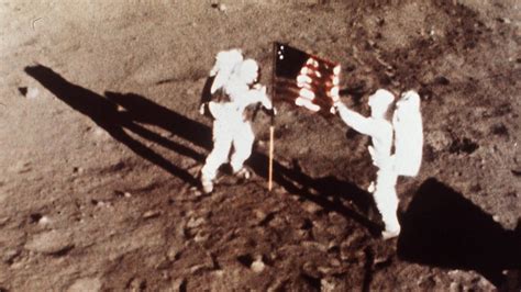 Neil Armstrong Premier Pas Sur La Lune Quinceve