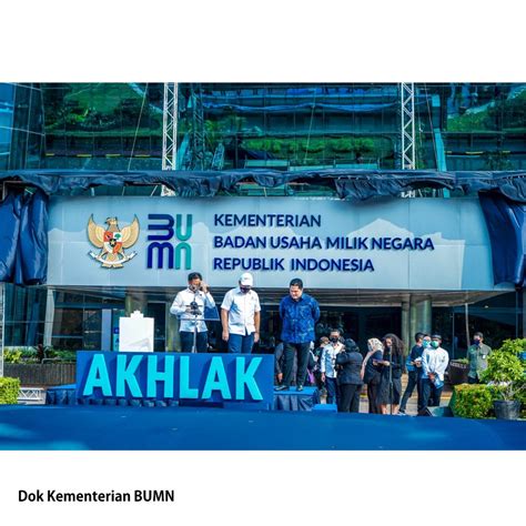 Pengertian bumn (badan usaha milik negara) adalah badan usaha yang seluruhnya atau sebagian besar modalnya dimiliki oleh negara melalui penyertaan secara langsung. Bumn Adalah Singkatan Dari : Opinipedia Logo Baru Semangat ...