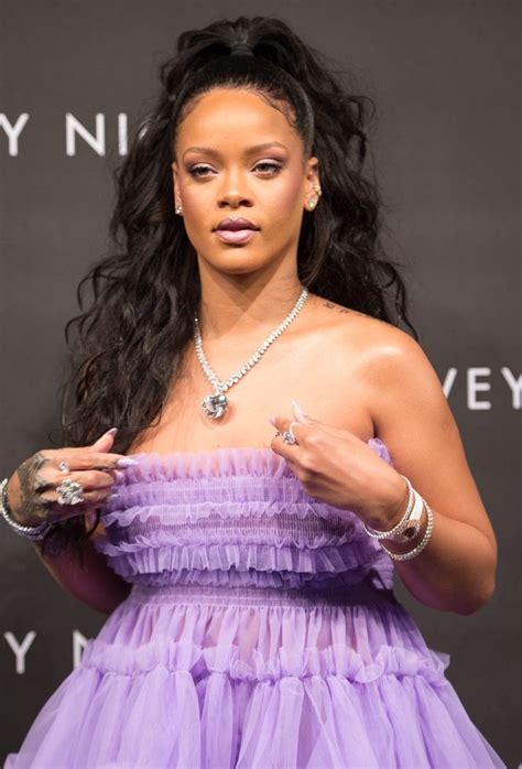 Rihanna Fenty Beauty Queen Fashion Rihanna