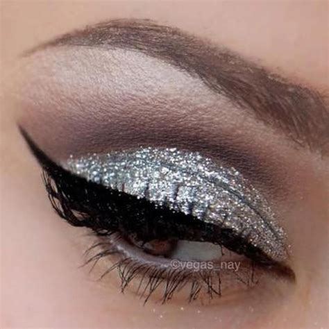 Pin By Elizabeth Rhodes On Maquiagem Silver Glitter Makeup Sparkly