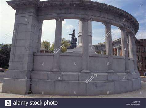 Monument Avenue Richmond Hi Res Stock Photography And Images Alamy