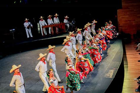 El Ballet Folklórico De La Universidad Veracruzana Revive El Gran