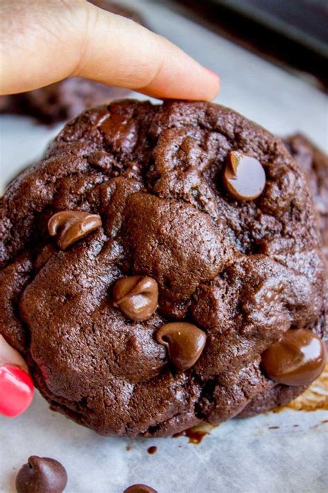 Quest double chocolate chip protein cookies have 11g of fiber to provide your body with a more complete macro profile. The Best Bakery Style Double Chocolate Chip Cookies from The Food Charlatan | Cookies in 2019 ...