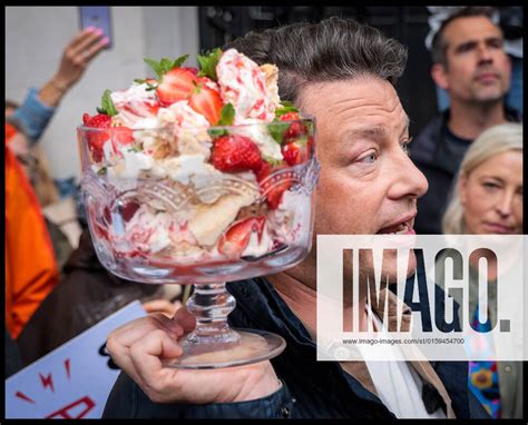 20 05 2022 London United Kingdom Jamie Oliver Bogof Deal Ban Delay