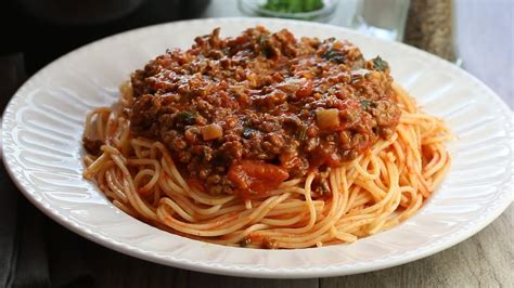 Quick & Easy Spaghetti Bolognese - YouTube
