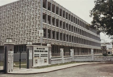 Đây là bệnh viện lớn, có đông bệnh nhân từ các tỉnh thành về khám chữa bệnh, nên quyết định này khiến nhiều người bệnh bất ngờ. Nam Ròm: Hình xưa Sinh Viên Y Khoa VNCH và lời thề Hippocrates