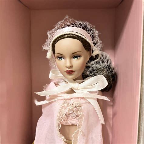 Yahooオークション 【tonner Doll Company】tiny Kitty Collier Bas