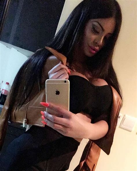 Nicki Valentina Rose Mirror Selfie Women Rose