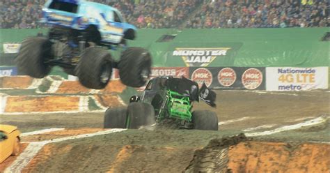 Hooked Crashes Into Grave Digger At Indy 2016 Monster Jam Fox Sports
