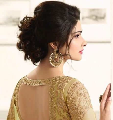 For short hairstyles you need to shorten or trim your sides it may just make your face look puffed up. Hairstyles for Short Hair for Indian Wedding - 25+